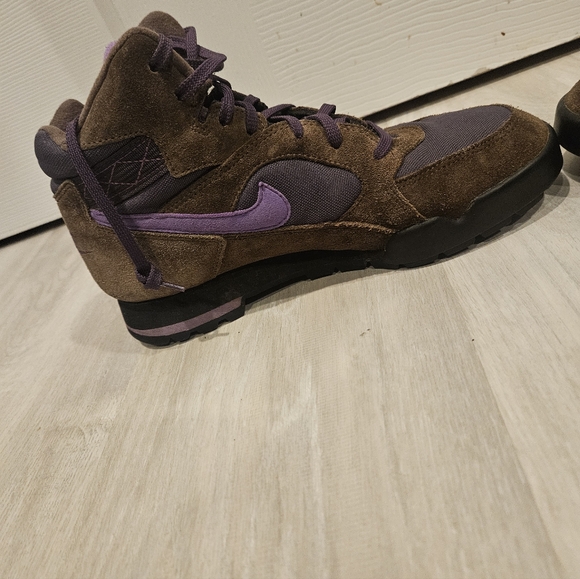 Nike Women's Brown and Purple High-Top CALDERA Sneakers WOW 🏆🥳 - Picture 6 of 9